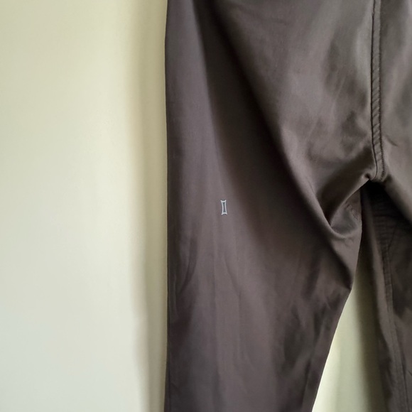 Kit and Ace women’s travel pants size, small, chocolate brown - Picture 3 of 7